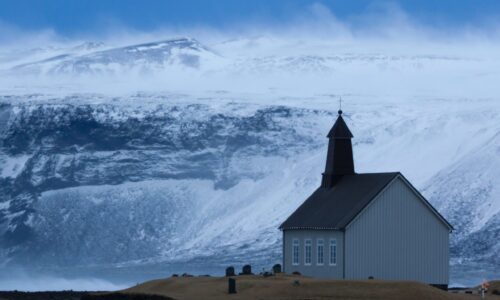 5-pexels-gylfi-gylfason-5811925